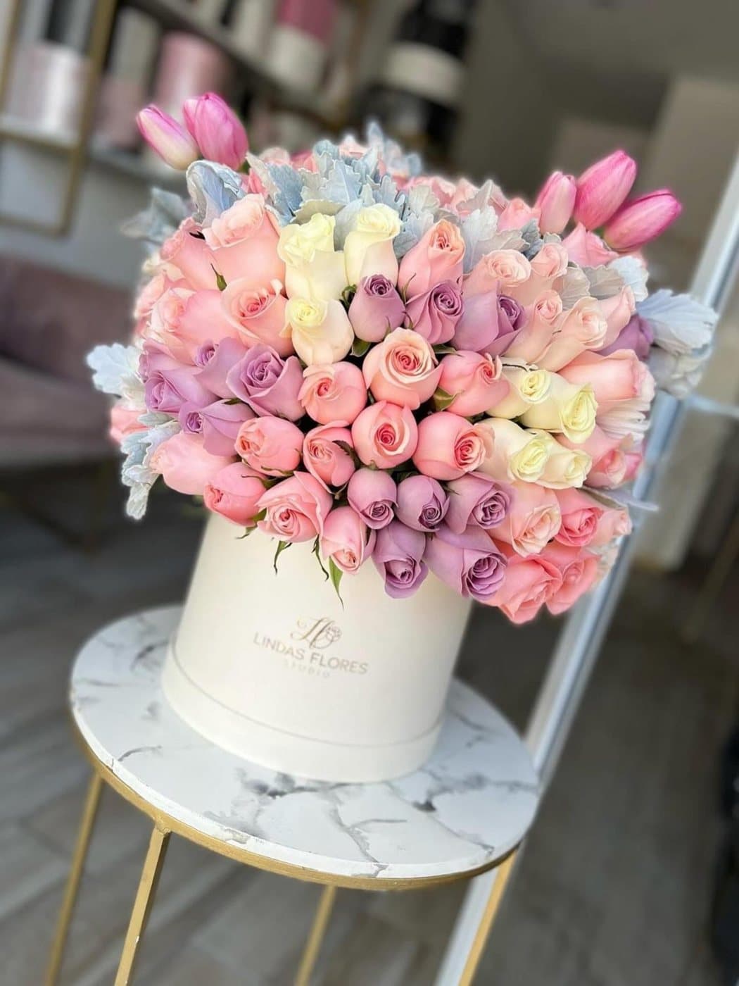 Arreglo de flores rojas